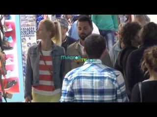 Αραβανή   Βρεττός  Πιασμένοι χέρι   χέρι στην Μύκονο!