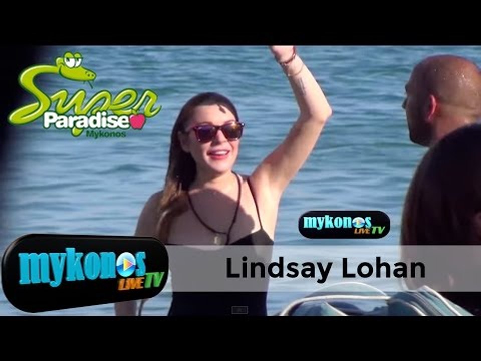 Η Λίντσεϋ Λόχαν χορεύει με τα ρούχα στη θάλασσα! - video Dailymotion