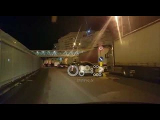 Ora News - Trageti Durrës-Ankona niset 1 orë më herët, 100 kamionë në protestë