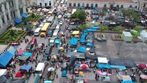 Maestros guatemaltecos acampan para exigir aumento salarial