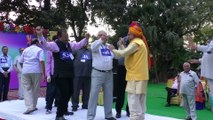 Dr Shekhar Agarwal enjoying dance and music with his knee replacement patients at event 