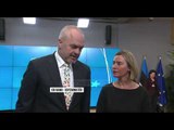 Takon Ramën, Mogherini: Mbështesim luftën kundër drogës - Top Channel Albania - News - Lajme