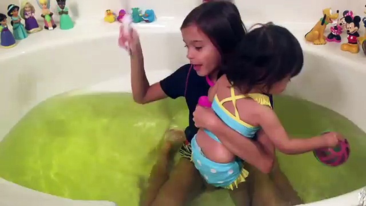 BANHO COLORIDO E MUITA DIVERSÃO !( Crayola Tubtints)