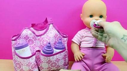 Bolso Cambiador o Pañalera para la muñeca Bebé Nenuco y le cambio el pañal
