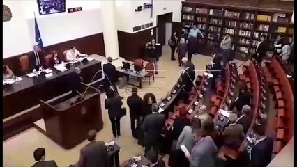 Kuvend, ndërpritet debati për ligjin e gjuhëve