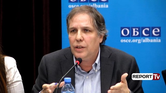 Report TV - Gazetari Carlo Bollino: 'Lajmet fake news , krim profesional'