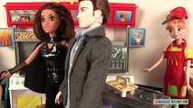 Ken révèle ce quil pense de Mickella Barbie Jouets Histoires de Poupées