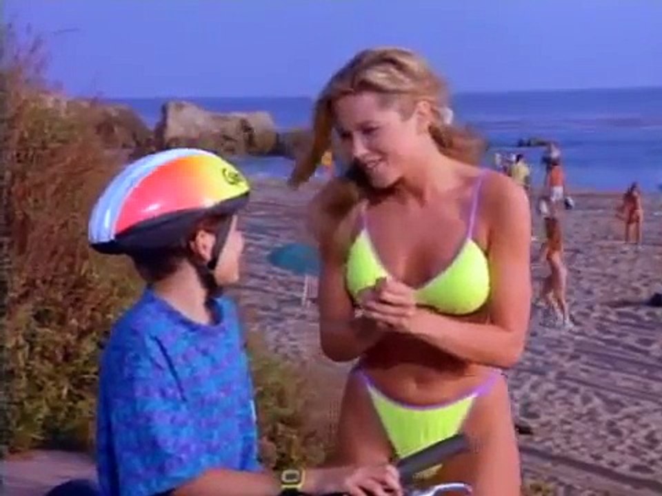 couple snorkeling baywatch scene