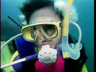 Classic Show Female japanese diver found body during underwater exploration