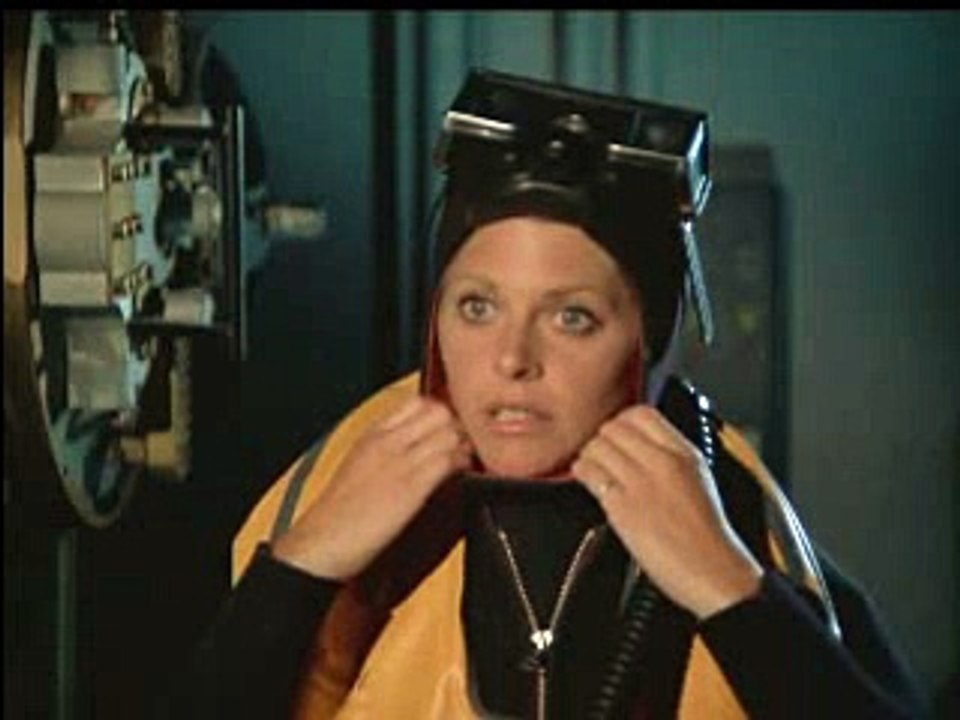 Classic woman diving segment
