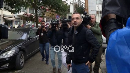 Télécharger la video: Ora News- Iu bllokua pasaporta, Saimir Tahiri paralajmëron në Ora News: Do flas shumë shpejt