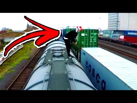 PALHAÇO ASSASSINO FOGE DE YOUTUBER A FAZER PARKOUR DE FORMA IMPRESSIONANTE !