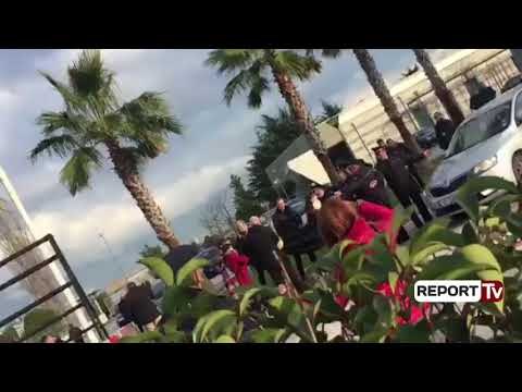 Report TV - Penguan largimin e Ramës në Bruksel arrestohen dy anëtaret e LRI në Rinas