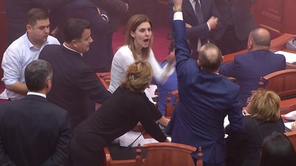 Ora News - "Vjedhja" e kartave të opozitës për votimin, Balla: I ktheva "borxhin" Monikës