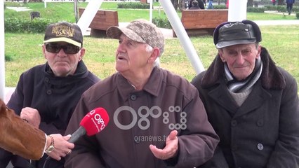 Ora News - “Dhurata” 3 mijë lekë e qeverisë, pensionistët të pakënaqur me shpërblimin