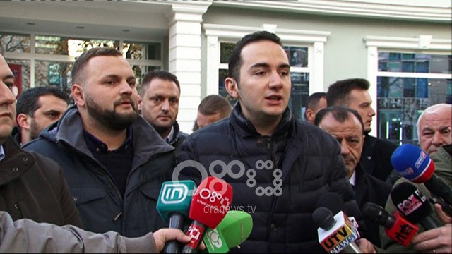 Ora News - Salianji thirrje prokurorisë: Liro protestuesit, arrestimi i paligjshëm