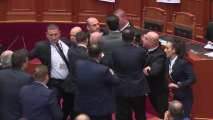 360° Gradë - Basha  Protestat, Reagim Kundër Puçit Kushtetues