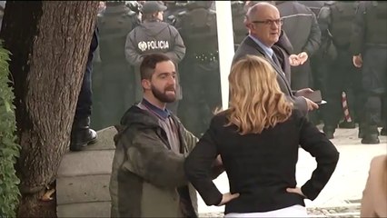 360° Gradë - PROTESTA NË PARLAMENT, POLICIA PROCEDON DEPUTETËT E OPOZITËS