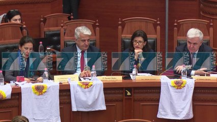 RUCI E QUAN TE PAPRECEDENTE DHUNEN NE KUVEND - News, Lajme - Kanali 10