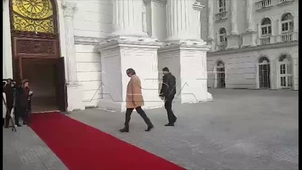 Bisedimet rreth koalicionit,  Sela arriti në qeveri