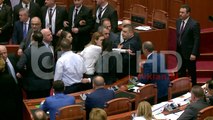 6 deputetet e opozites perjashtohen 10 dite nga Byroja e Kuvendit