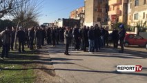 Report TV - Fier, banorët e Povelshës protestë për kompensimet