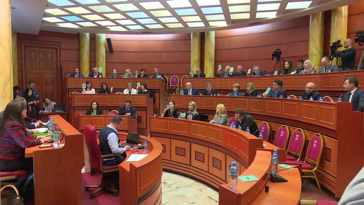 360° Gradë - Çollaku Tirana Ende Pa Buxhet, Dje Ishte Teatër