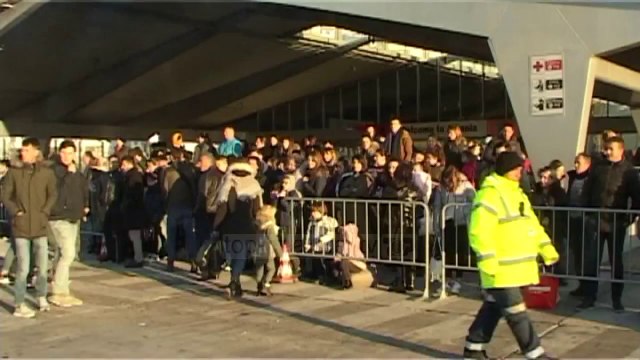 Festat, kthehen emigrantët; Fluks në portin e Durrësit - Top Channel Albania - News - Lajme