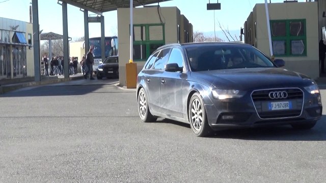 FLUKS NE PIKAT KUFITARE, SHTIMI I HYRJEVE DHE DALJEVE PER SHKAK TE FESTAVE TE FUNDVITIT LAJM