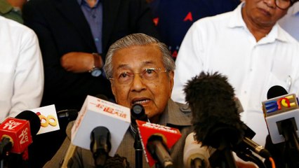 مهاتير محمد يفوز بأغلبية ساحقة في انتخابات ماليزيا ليصبح أكبر زعيم منتخب في العالم