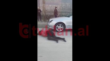 Pamje ekskluzive, makina përplas këmbësoren në kryeqytet