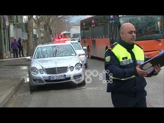 Ora News-  Makina përplas kalimtaren në rrugën "Misto Mame"