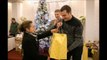 Ora News - Festa e Vitit të Ri, Bashkia e Tiranës shpërndan pako me ushqime për familjet në nevojë