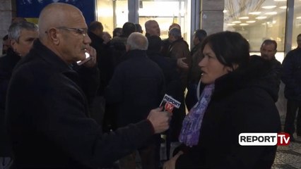 Report TV - Fier, s'u mbajt premtimi për pagat, naftëtarët sërish në protestë