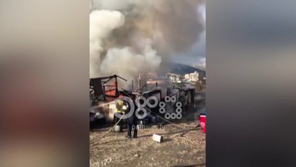 Ora News - Gjirokastër, zjarri shkrumbon barakat rome