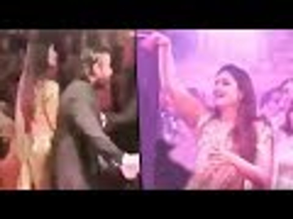 Kareena Kapoor Khan Dances To Hubby Saif's Famous Song Ole Ole | Bollywood Buzz