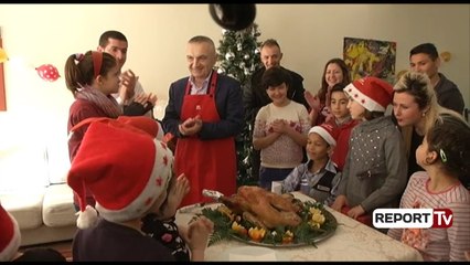 Report TV - Presidenti Meta feston Vitin e Ri me fëmijët jetim te ‘Zyber Hallulli’