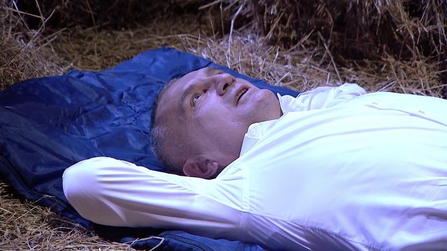 Xing me Ermalin/ Te shtrire mbi bare dhe poshte yjeve, Meta i shpreh deshirat Mamamqit (30.12.17)