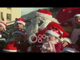 Ora News- Parada e babagjyshëve në Korçë