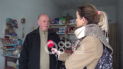 Ora News - Fundvit i varfër në Elbasan, qytetarët blejnë ushqime me lista