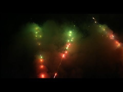 Ora News - Viti i Ri, spektakël fishekzjarrësh dhe atmosferë festive në Sheshin Skënderbej