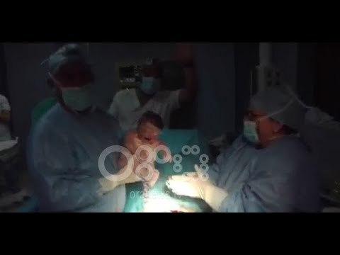 Ora News - Tirane, kjo është foshnja e ardhur në jetë pak sekonda në hyrje të 2018