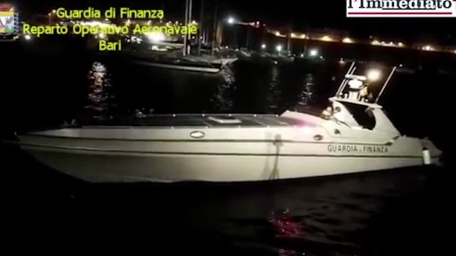 KAPET NE ITALI GOMONIA ME 1 7 TON DROGE, ARRESTOHEN TRE TRAFIKANTET SHQIPTARE NGA VLORA LAJM