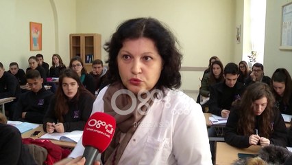 Ora News - Mësuesit në një zë: Të ndalohet celulari në shkolla