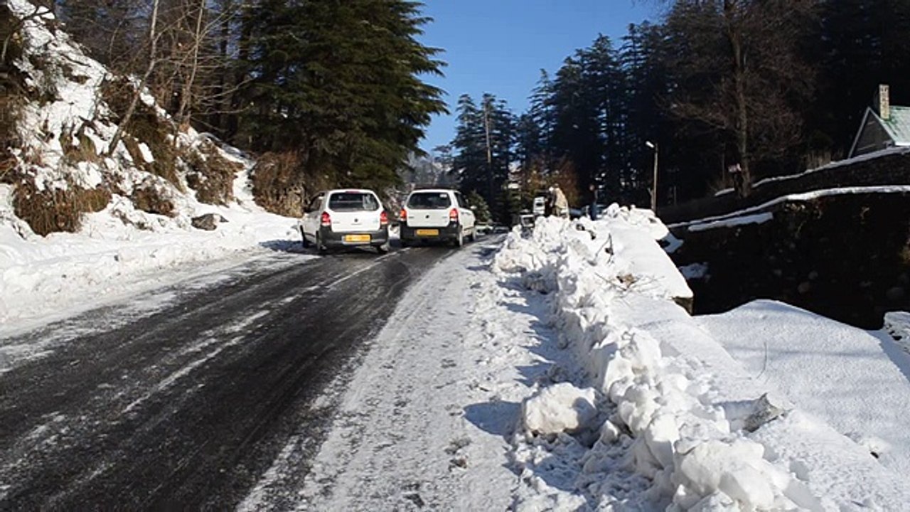 Sliding cars on snow road in India...!!!!