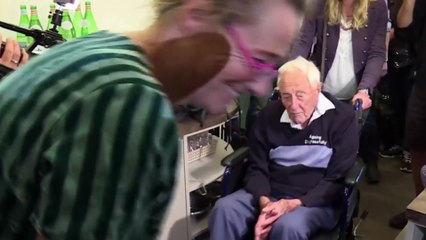 பீத்தோவன் இசையைக் கேட்டபடி உயிரை விடவுள்ள 104 வயது முதியவர்!-வீடியோ