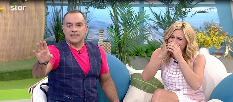 Παραλίγο τούμπα για συνεργάτιδα της Καραβάτου - Δείτε πως αντέδρασε στον αέρα η παρουσιάστρια