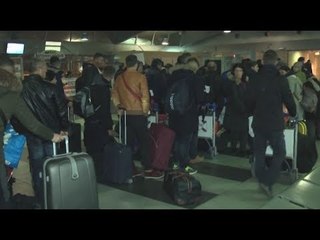 Ora News - Emigrantët vijojnë fluksin e largimit nga Shqipëria