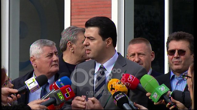 Ora News - Basha mbledh aleatët, protesta e opozitës pritet më 27 janar