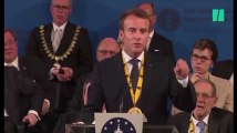 Devant Merkel, Macron critique le 